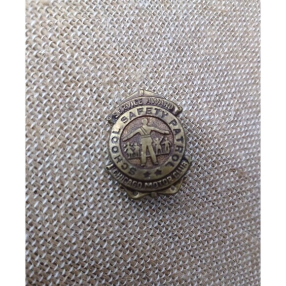 1930's CHICAGO MOTOR CLUB SCHOOL SAFETY PATROL Service Award pinback pin badge - Picture 1 of 5